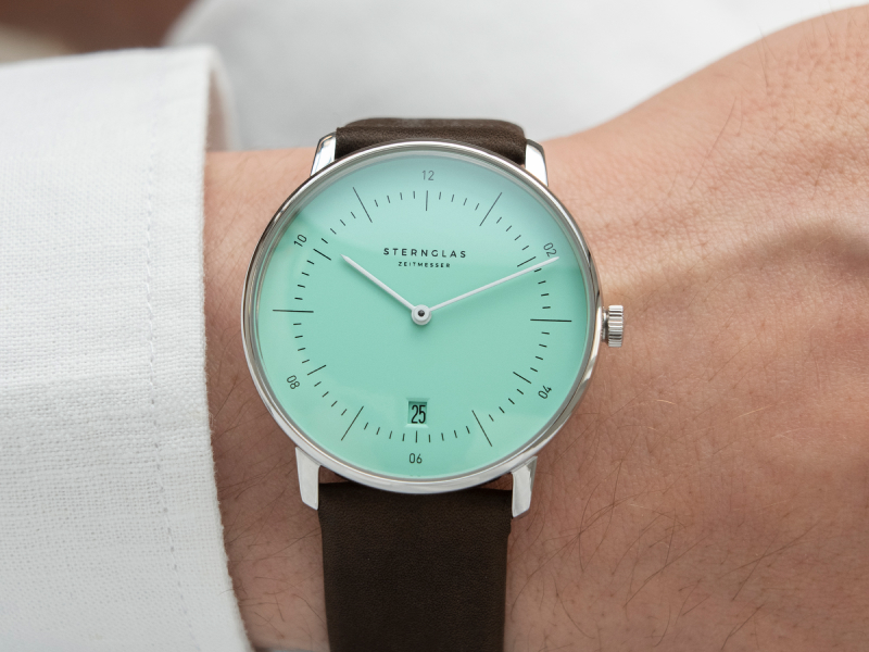 Nouvelle montre pour l't : la Naos turquoise !